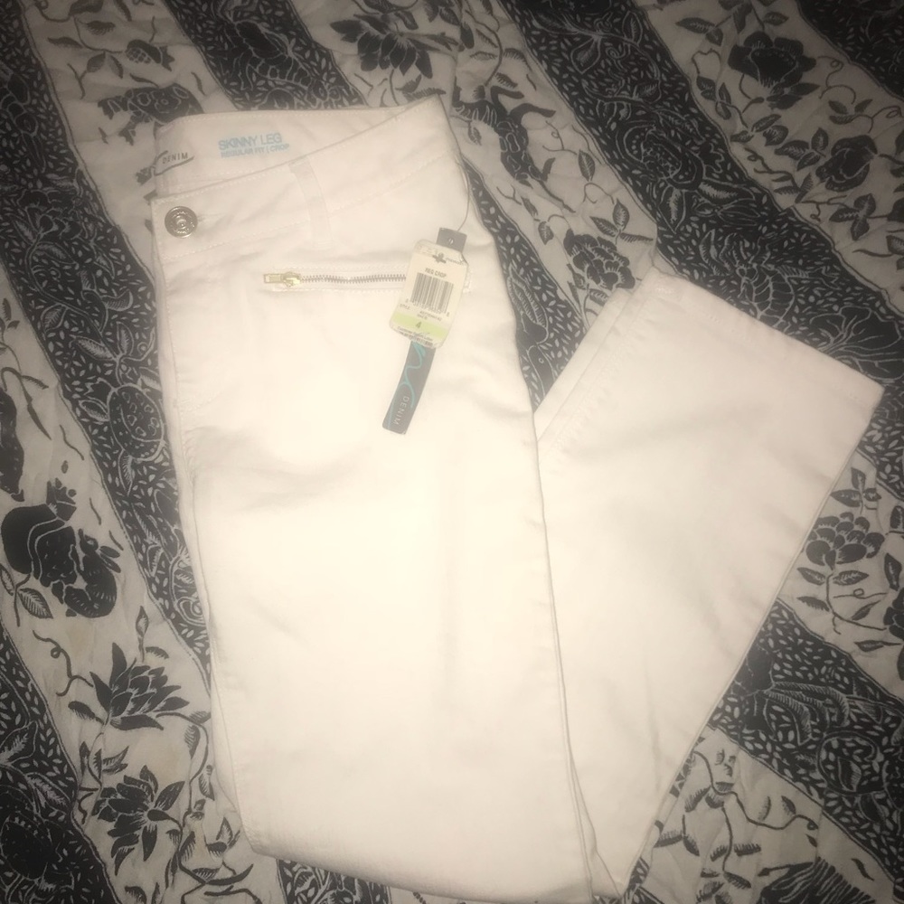 Inc white capris
